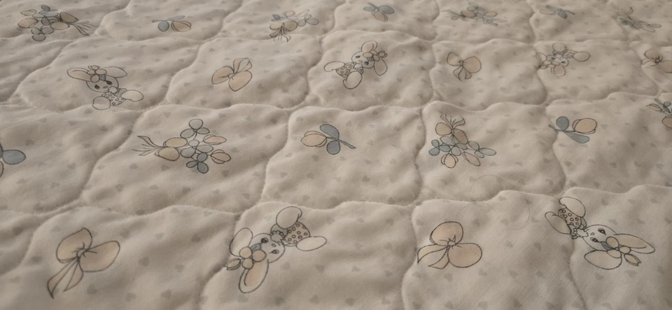 Manta bebé vintage con lazo rosa Precious Moments - diseño Bunny Girl Foto 2 de 4