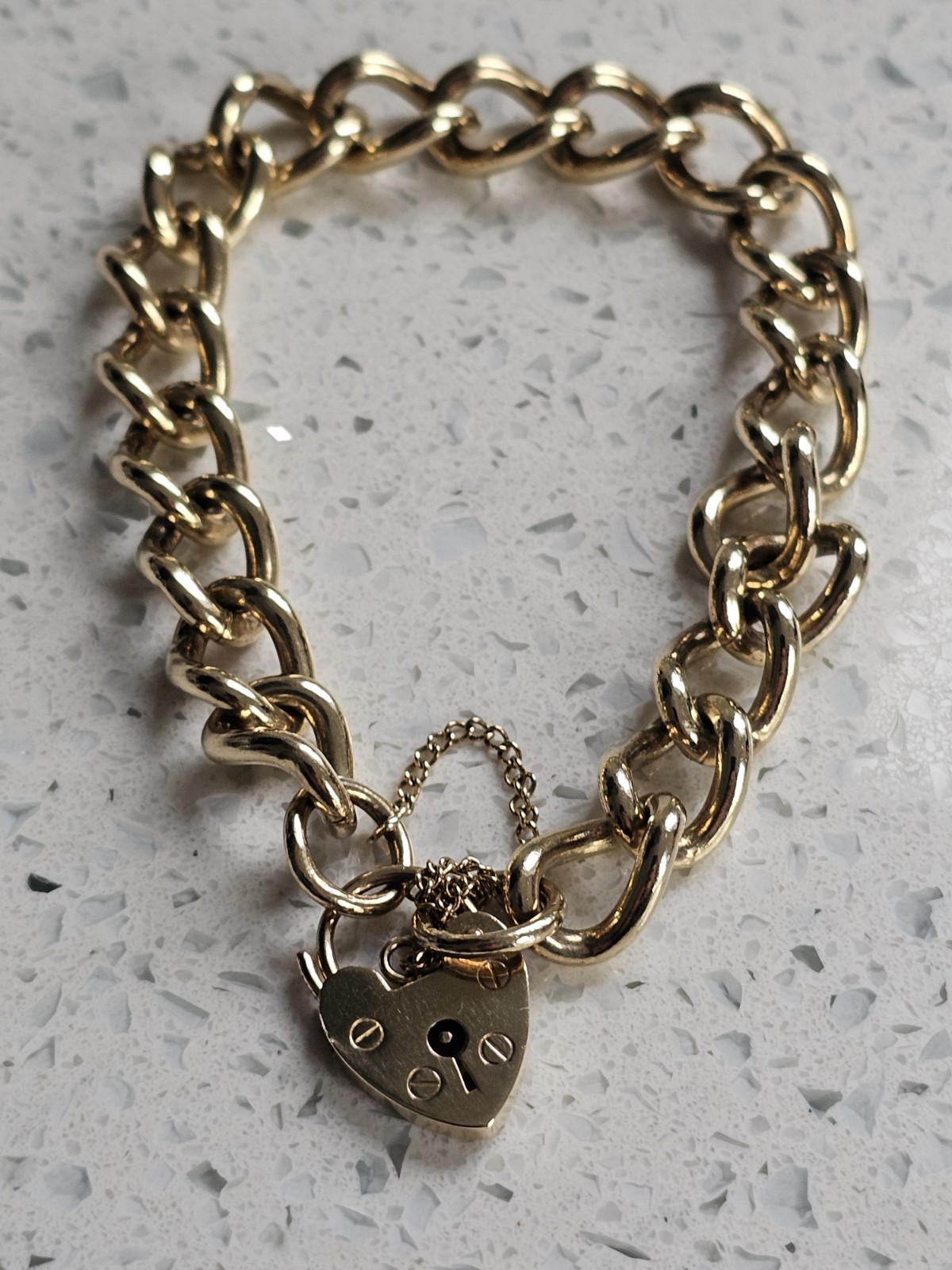 9ct Yellow Gold Vintage Curb Padlock Bracelet.  Solid Link