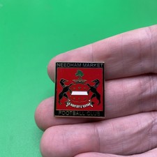 NEEDHAM MARKET F.C. CREST NON LEAGUE TEAM  ENAMEL PIN BADGE