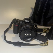 Nikon D200 Camera AF-S DX VR Zoom-Nikkor 18-200mm & Nikkor AF-S 18-70mm - Bundle