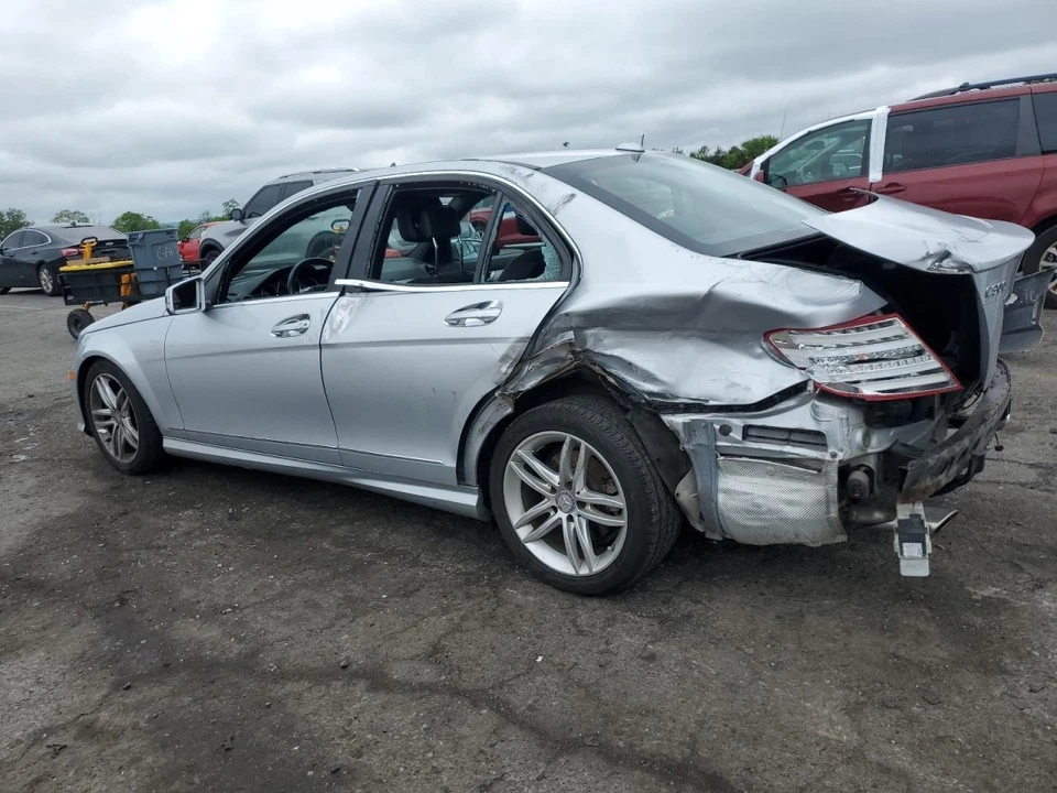 Used Front Right Door Assembly Front fits: 2013 Mercedes-benz Mercedes c-class 2 Foto 4 de 4