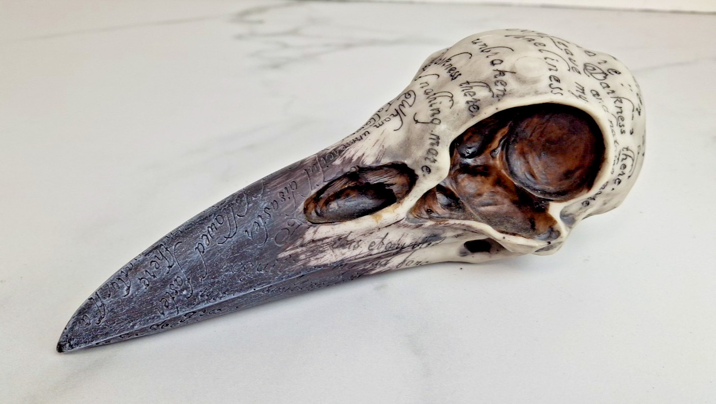 Nemesis Now Edgar's Raven Skull Figurine 25cm Ivory Gothic T725