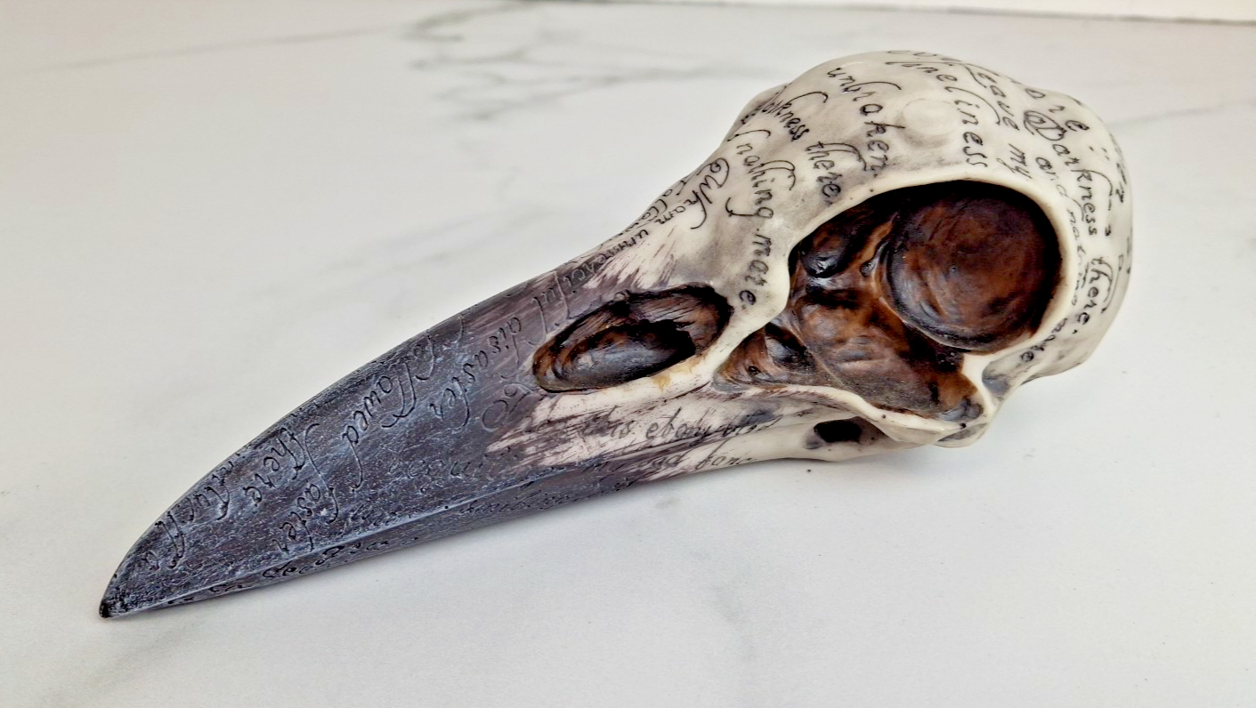 Nemesis Now Edgar's Raven Skull Figurine 25cm Ivory Gothic T725