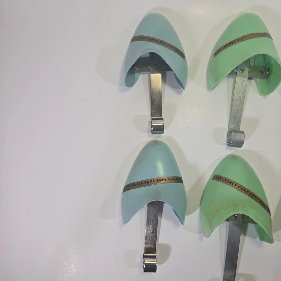 Vintage SAKS FIFTH AVENUE LADY SHOE FORMS Green & Blue Plastic & Metal - 3 Pairs - Image 2 of 4