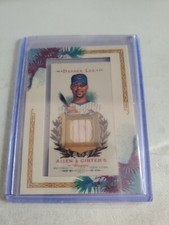 2007 DERREK LEE ALLEN & GINTER'S THE WORLD CHAMPIONS RELIC BAT CARD. CUBS.