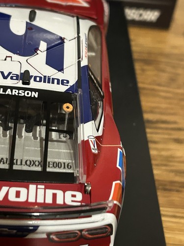 NASCAR Lionel Elite 2025 Kyle Larson #5 Valvoline 1/24 Liquid Color Diecast Car - Picture 6 of 11