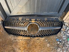 Mercedes-Benz C-Class (2015–2021) grille