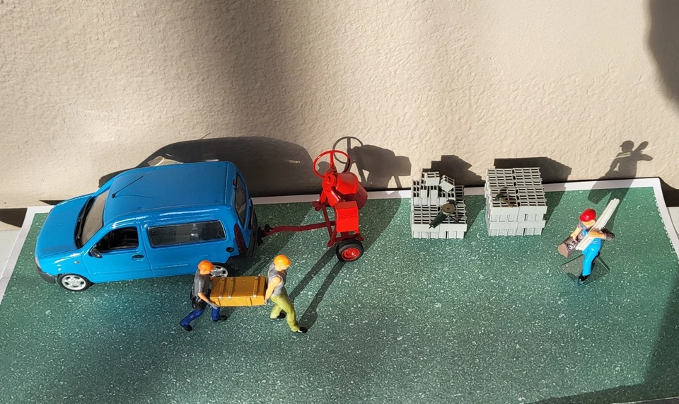 1/43 Lot  Renault Kangoo + Bétonnière + Parpaings + Personnages et outils . 1:43 - Photo 4/4