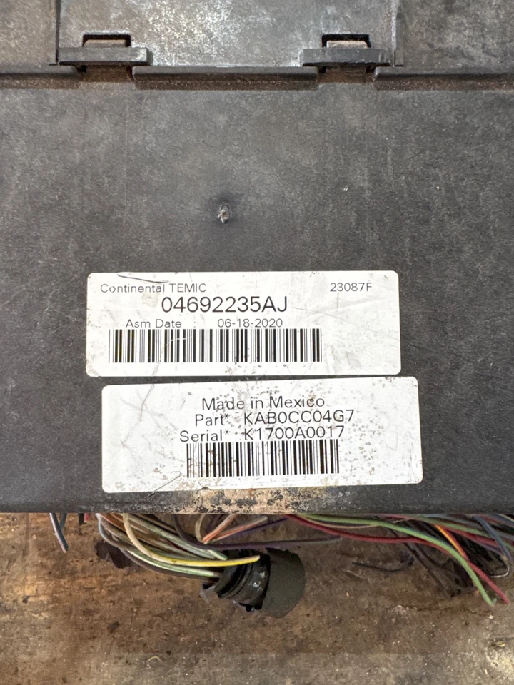 Dodge Nitro Jeep Liberty Patriot TIPM 2008 2009 fabricante de equipos originales caja de fusibles BCM 04692235AJ Foto 2 de 4