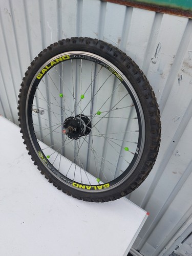 Laufrad Voderrad 24 Zoll, Mit Nabendynamo In Guten Zustand