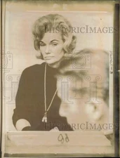 1967 Press Photo Kitty Randall with a man - lrb30118
