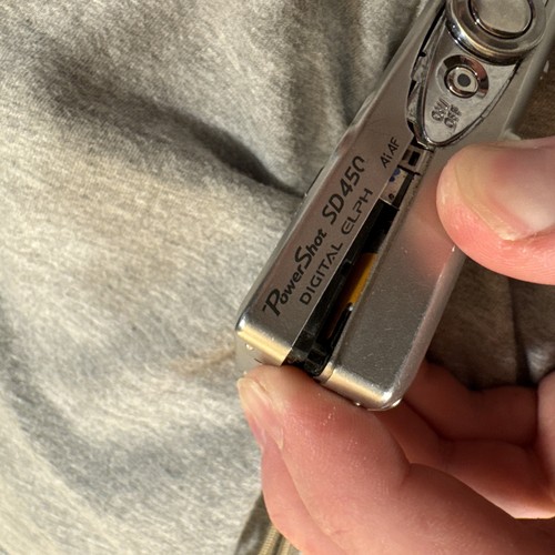 Canon PowerShot SD450 ELPH Digitalkamera – NUR FÜR ERSATZTEILE ODER REPARATUR - Bild 6 von 9