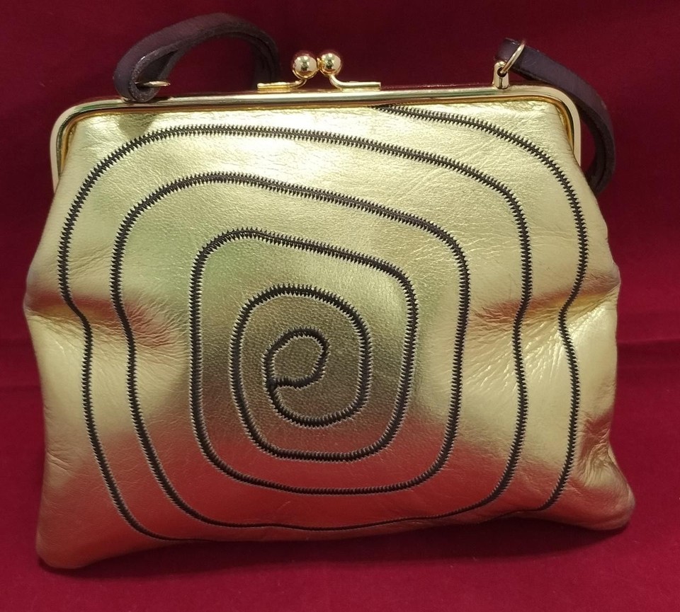 FENDI Shoulder Bag Purse Luxury Women's Handbag Authentic Used