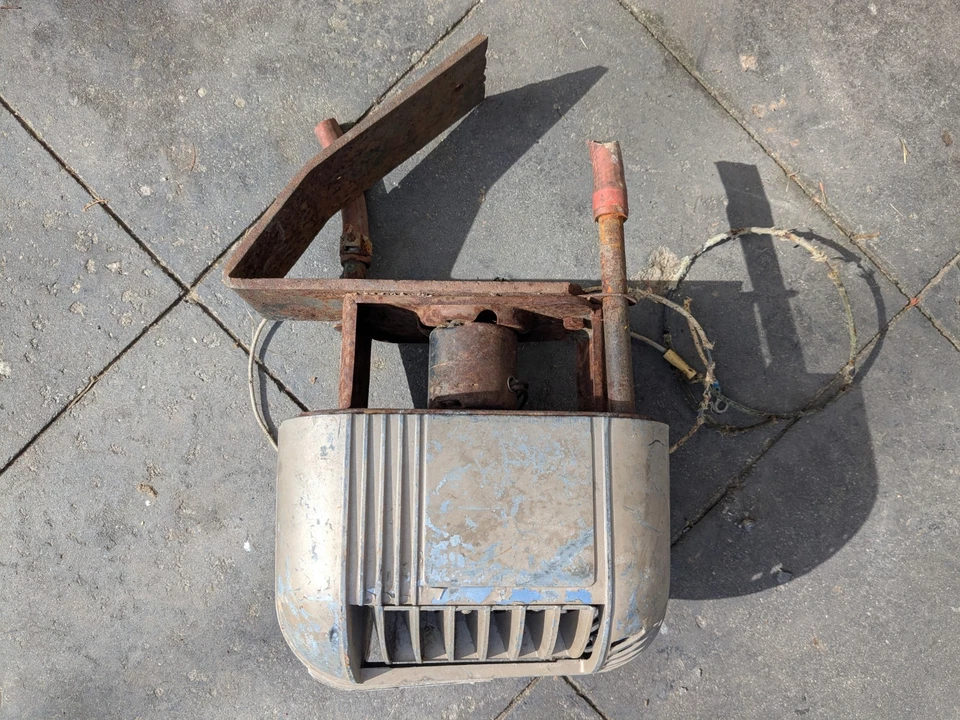 Vintage FORD DELUXE Underdash Heater Core Car Part Untested Restoration/Display - Image 2 of 4