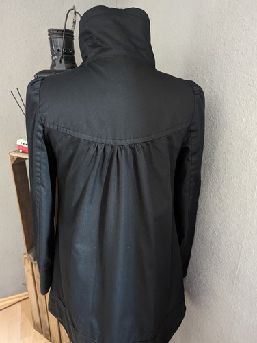 Zuckersüßer H&M Kurzmantel A Linie dekorative Raffung Smoke Schwarz 38 - Bild 13 von 17