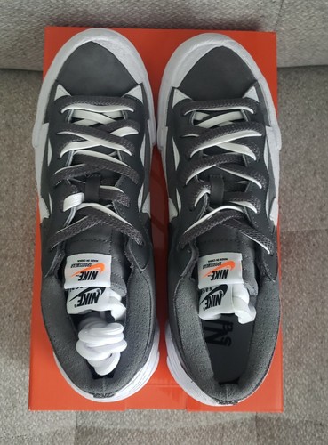 Nike Blazer Sacai gris oscuro talla 9,5- DD1877022 - Imagen 4 de 5