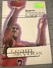 1-1997-98 SKYBOX PREMIUM BASE SCOTTIE PIPPEN BULLS CARD#242 NICE CARD SEE PICS