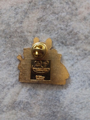Disney World - Country Bear Jamboree - 2000 Pin 1 1/4" x 1 1\2" - Picture 4 of 8