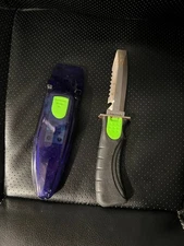 Dacor Black and Neon Green 420 Stainless Fishing Knife.