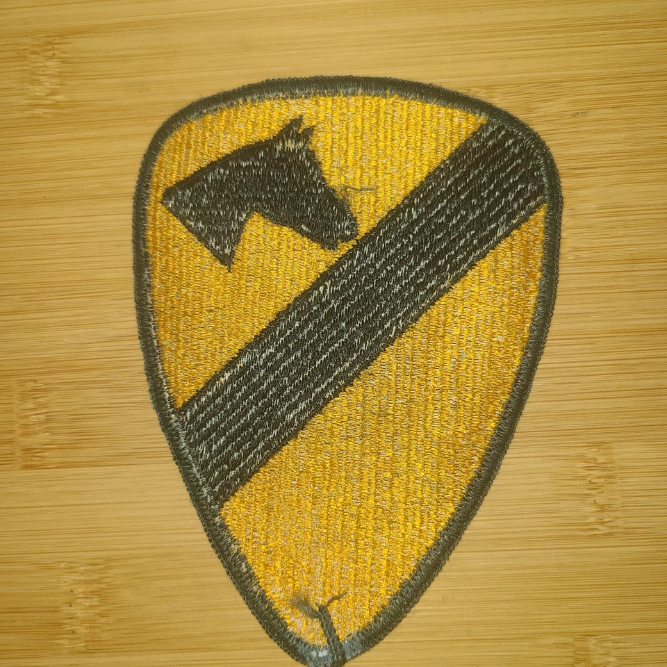 WW2 Korea US Army USGI 1st Cavalry Division Cut-Edge Sleeve Insignia SSI Patch - Image 2 of 2