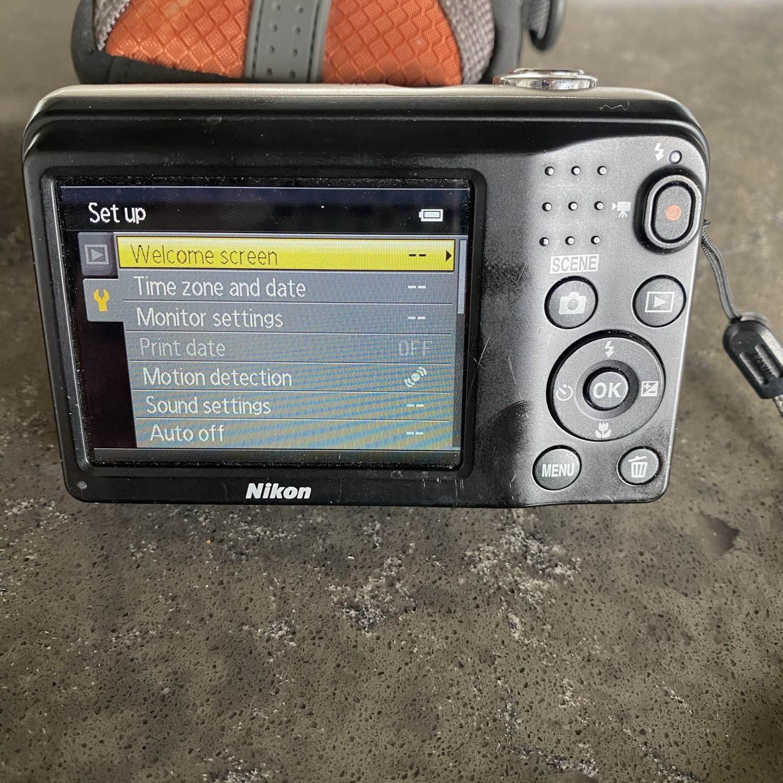 Nikon Coolpix L29 16.1 MP Digital Compact Camera BUNDLE + Case + SD Card Works