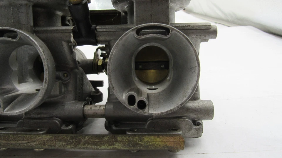 Yamaha FZ750 1986 OEM carrocerías de carburador carcasa de carburador Foto 4 de 4