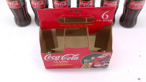 Coca Cola Coke Soda Pop Glass Bottles 6 pack 8 OZ FULL with Carrier 1997 Xmas - Picture 9 of 10