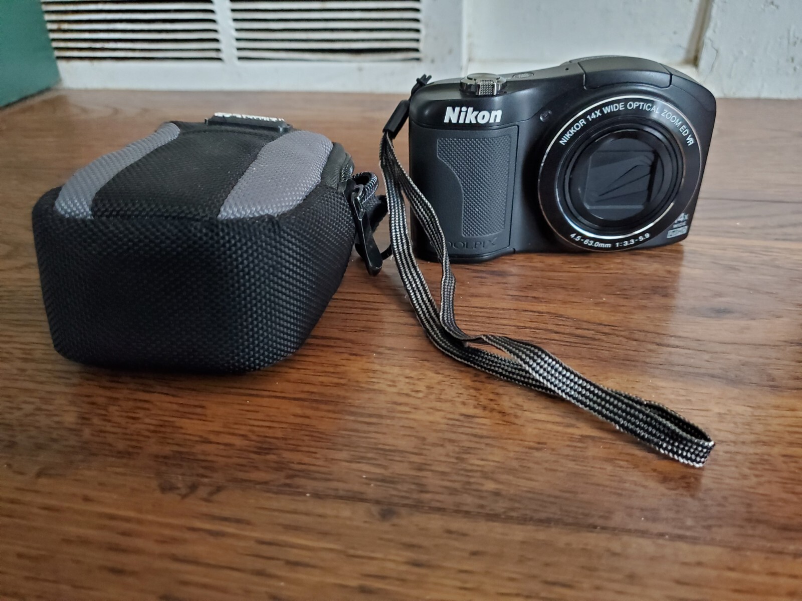 Nikon COOLPIX L610 16.0MP Digital Camera - Black point and shoot 14x