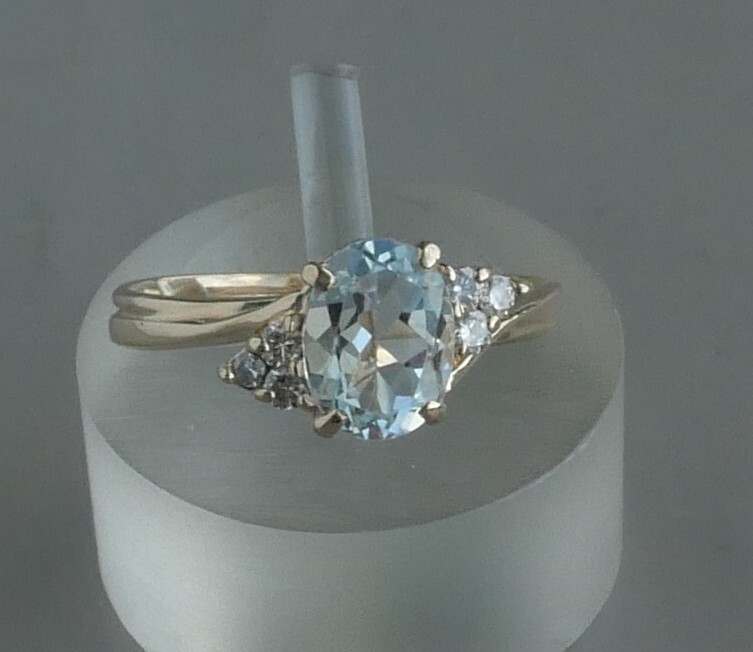 14K YELLOW GOLD AQUAMARINE AND DIAMOND RING