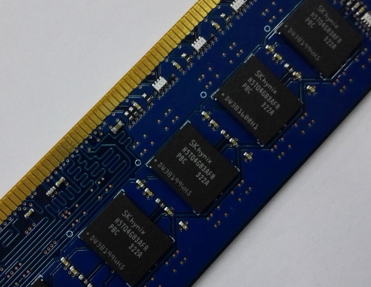 RAM SK HYNIX 8GB DDR3 PC3-12800 Desktop - DIMM HMT41GU6MFR8C-PB - Usata Buone Condizioni