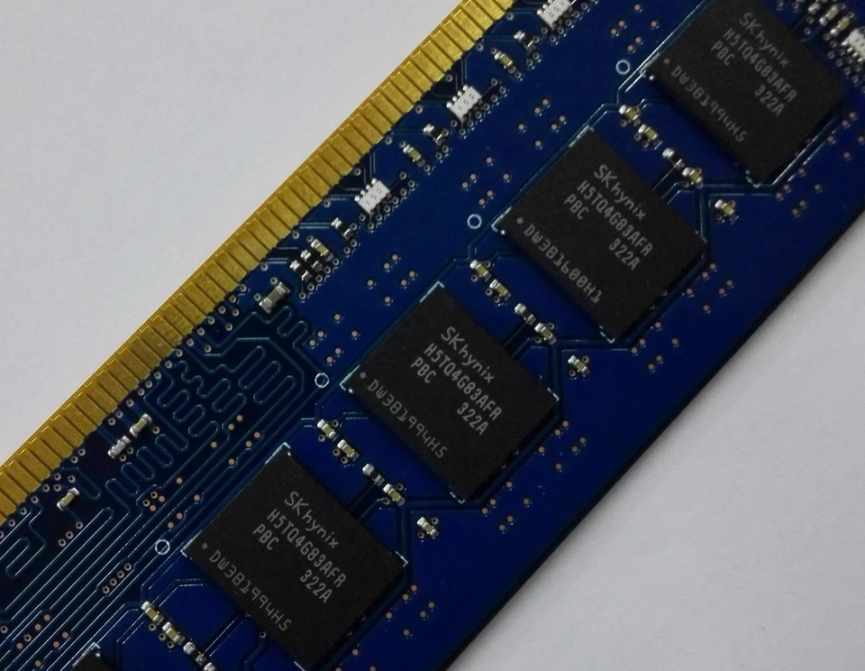 SK Hynix 8GB DDR3 1600 2Rx8 PC3-12800U HMT41GU6AFR8C-PB 240pin Desktop DIMM RAM - Image 4 of 4