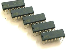 LOT OF 5 HCF4052BE Original New ST Integrated Circuit