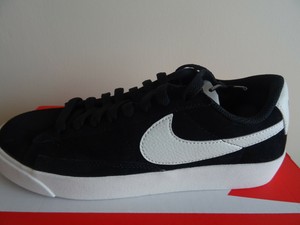 nike blazer low sd black