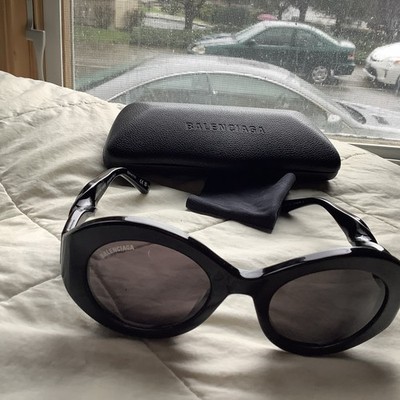 Balenciaga Spiral Sunglasses round black lens twisted arms  display picture 2