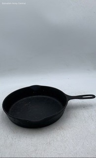 Black Cast Iron Round Dual Pour Spout Cookware Kitchenware Skillet Pan