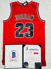 BECKETT  Michael Jordan Signed Red Chicago Bulls  Jersey MINT CONDITION 