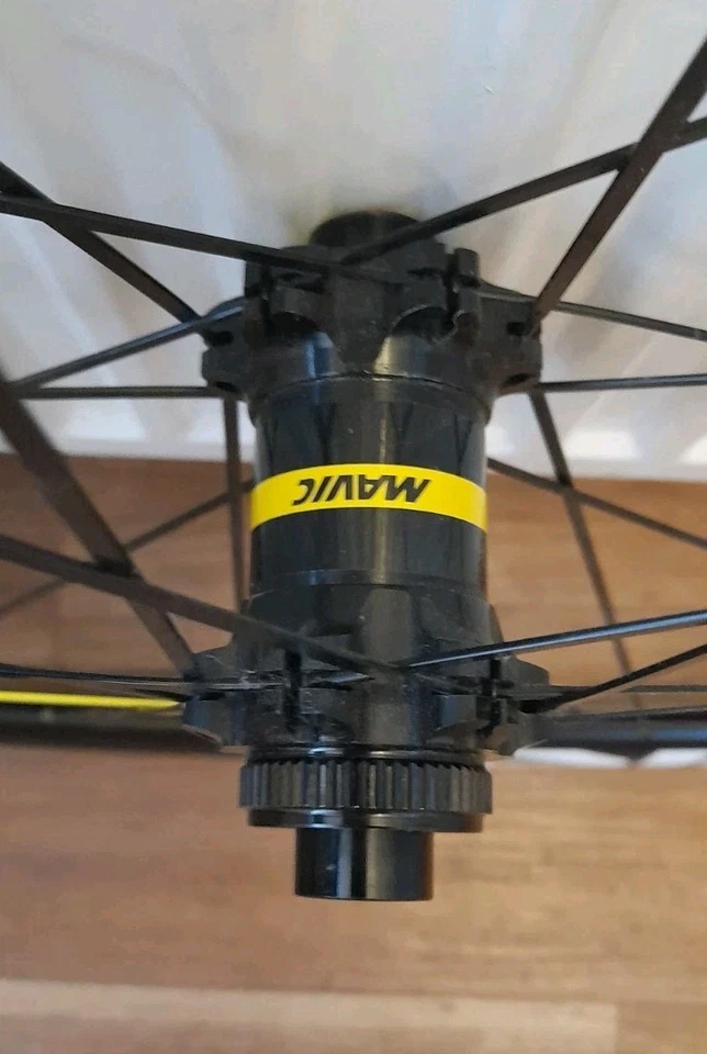 Juego de ruedas de disco Mavic Cosmic Elite 30 m UST 700c 11s HG Shimo 12 m a través de Axl PVP £430 Foto 3 de 4