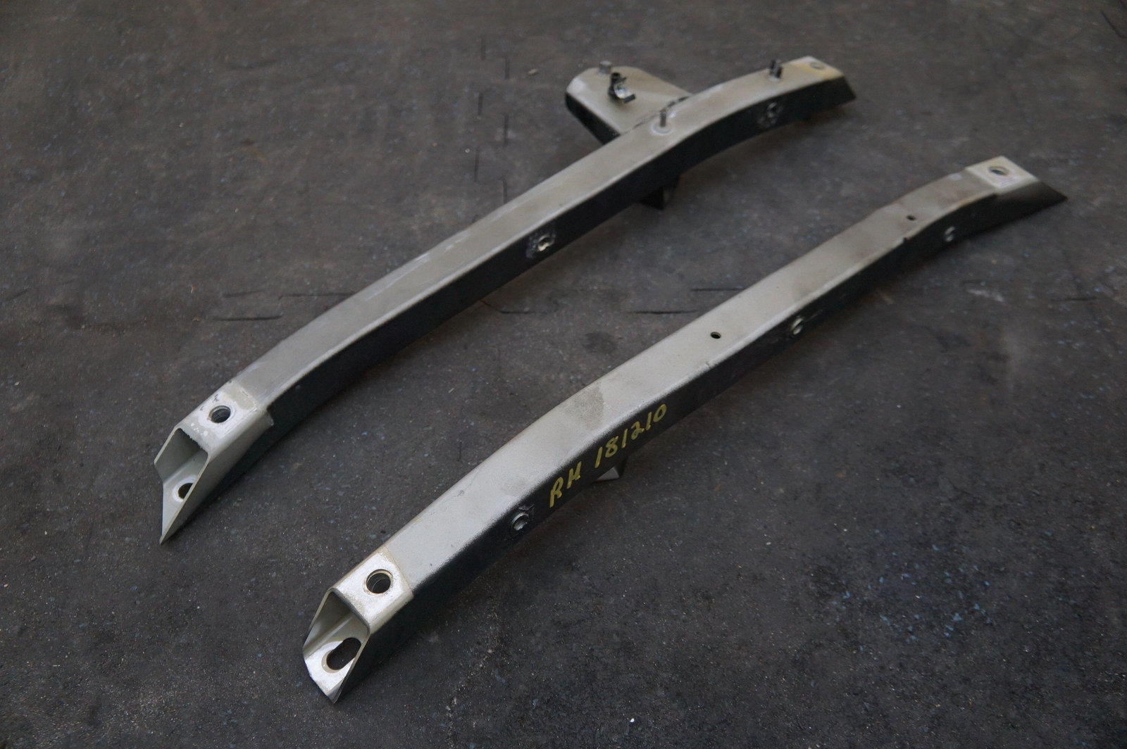 Set of 2 Internal Engine Compartment Diagonal Brace 265605 265606 OEM Ferrari FF