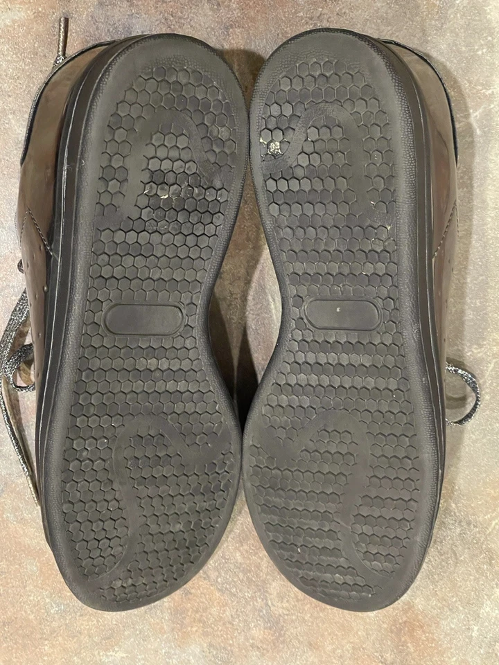 Zapatillas Plateadas Brillante Metálicas Moda por Qupid Pyramid con Cordones Plateados Talla 9 Foto 4 de 4