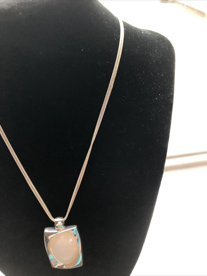 Collar De Colección Kenneth Cole Doble Hilo Con Colgante Ovalado Como Ópalo Foto 4 de 4