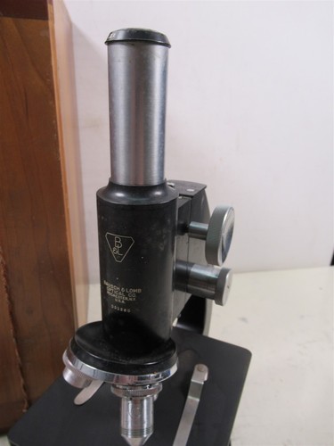 Bausch & Lomb Optical Vintage Microscope Monocular with 3 Objectives Wood Case - 第 2/24 張圖片