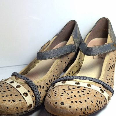 Rieker Women's Beige/Blue Floral Perforated Leather Mary Jane Heels 10M