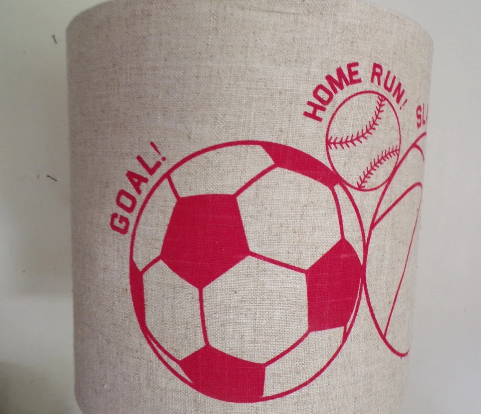 Abajur de mesa de linho bege capa dura abajur de tambor design temático esportivo - Imagem 4 de 4