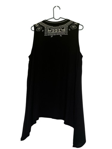 Roaman’s Black Sleeveless Top Rayon Blouse Size 22W Embroidered Drape Sides - 第 2/8 張圖片