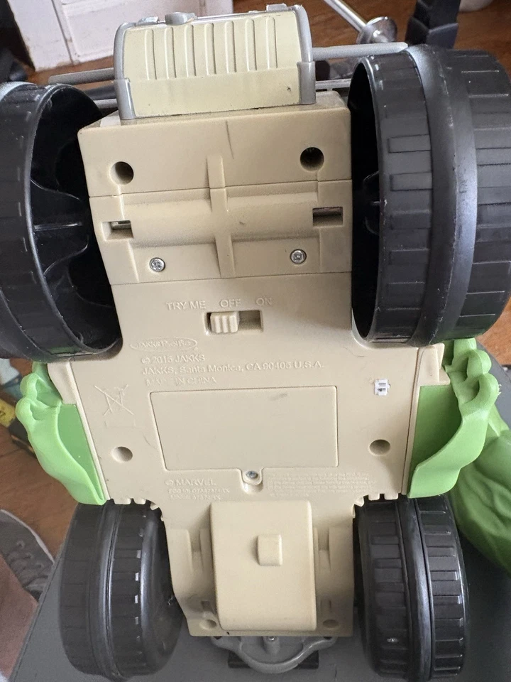 Hulk Smash RC Jeep Truck Jakks Marvel Avengers XPV No Remote - Image 2 of 3