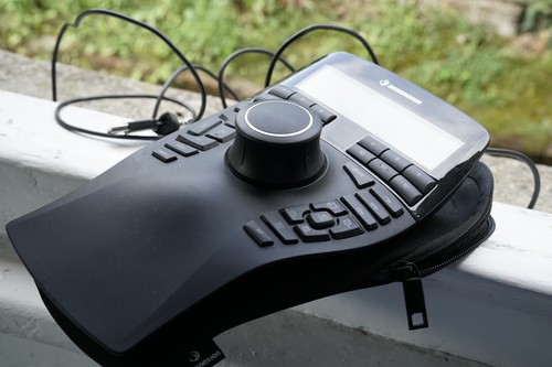 3Dconnexion SpaceMouse Enterprise 3D CAD Controller | USB | LCD | w/ Carry Case - Picture 6 of 10