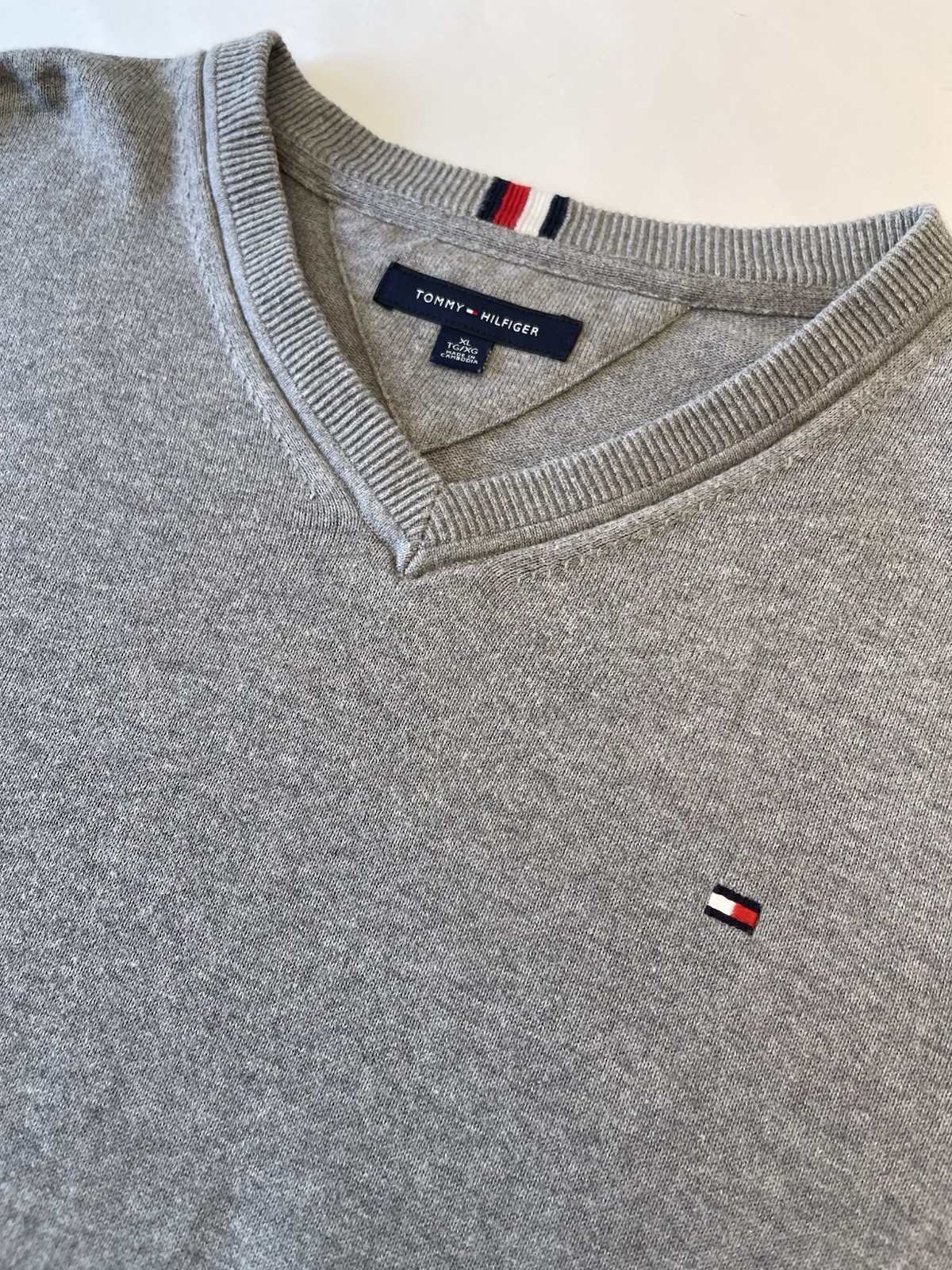 Tommy Hilfiger Men's Essential Gray Cotton V-Neck Sweater Sz. XL image 3