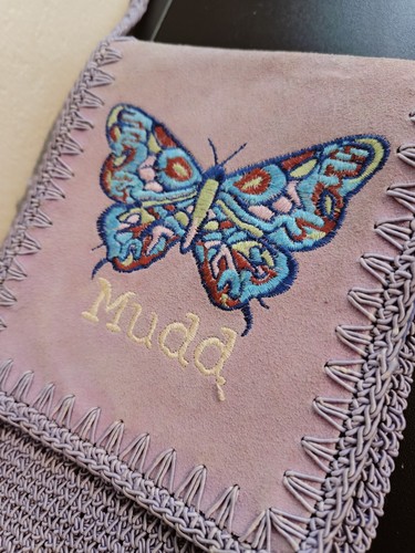 Vintage 90er Mudd Handtasche. Lila Strick Umhängetasche mit Schmetterlingsstickerei - Bild 2 von 14