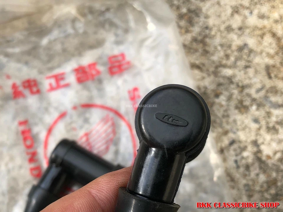 Bujía tapa original HONDA C72 C77 CA72 CA77 CB72 CB77 CL72 CL77 logotipo HM 2 piezas Foto 3 de 4