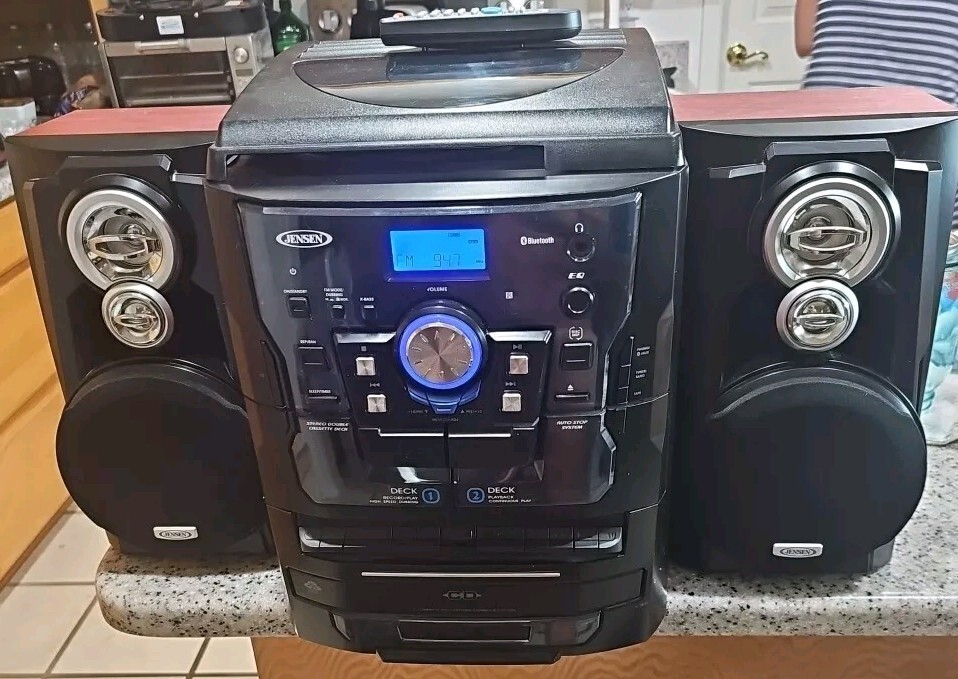 Turntable & Digital Am/fm Radio...